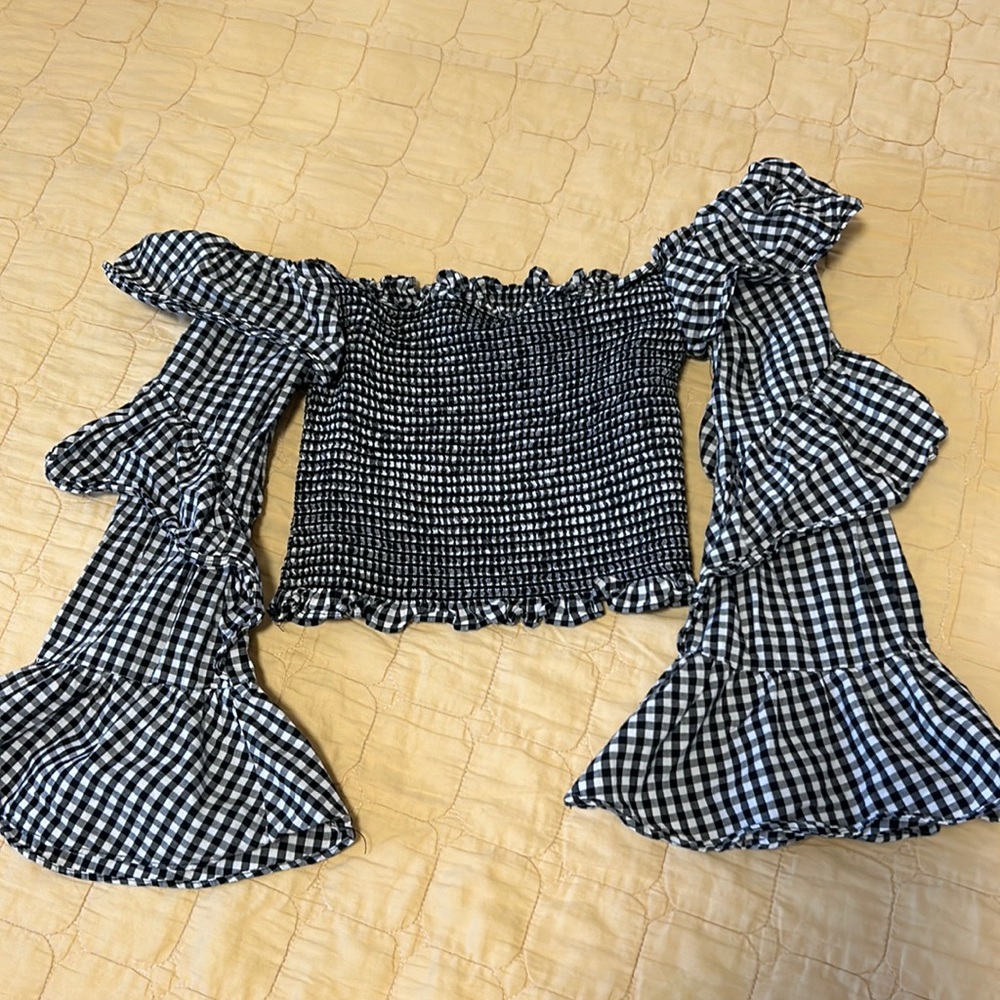 WAYF Offshoulder top
